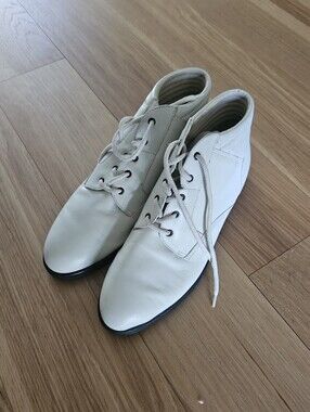 Vintage 90s Austin Women's Leather Cream  Lace-Up Ankle Boots Booties